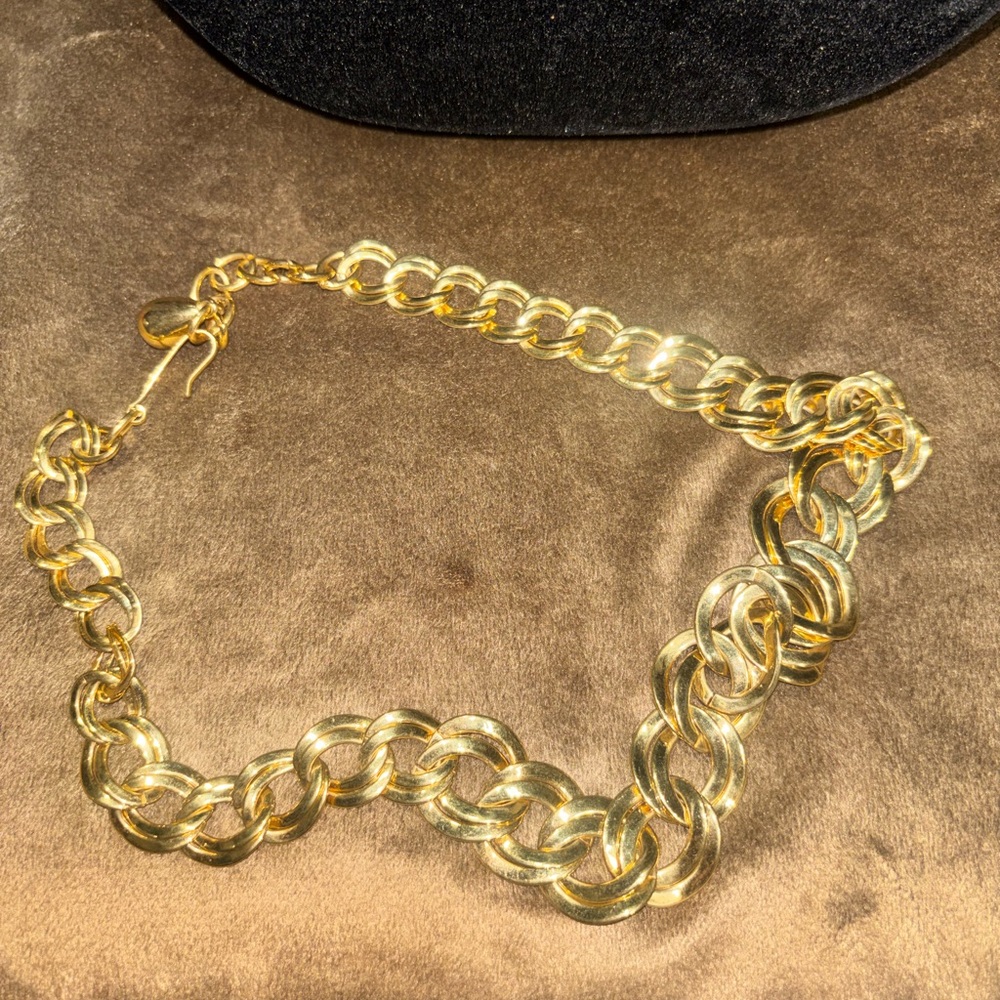 LOT D –pre owned 
Elegant lightweight Gold Necklace